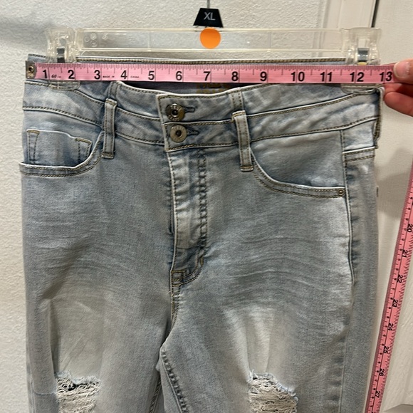 TRU CRAFT - Curvy High Rise Skinny Jeans Whitewashed, distressed w/holes - 7 - Picture 3 of 9